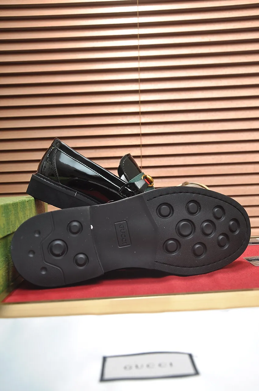 Factory price 540💶Italy’s top luxury men’s shoe giant (GUCCI) (Gucci) (full cowhide lining) new arrival🍃Original European style🔰 Pleasant to the eye😍In order to make the shoes more durable and non-deformable🌀The production continues to follow traditional methods but there is still no lack of innovation💪The original open-edge beaded cowhide is selected for the leather♻️ Smooth, natural and extra bright⭐Made of imported cowhide The rich man’s first choice 38-45 (45 customized)